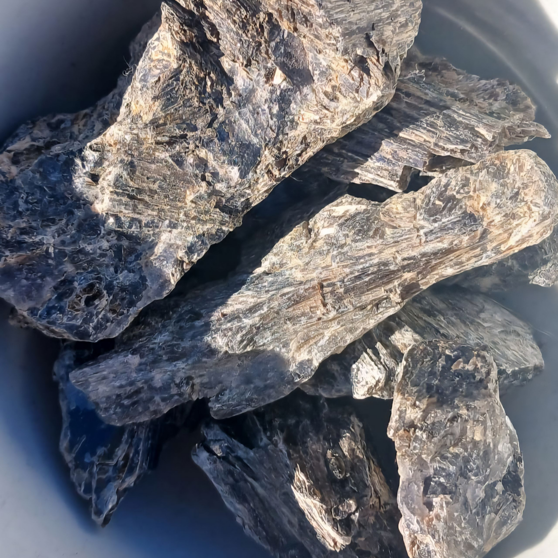 BLACK KYANITE RAW