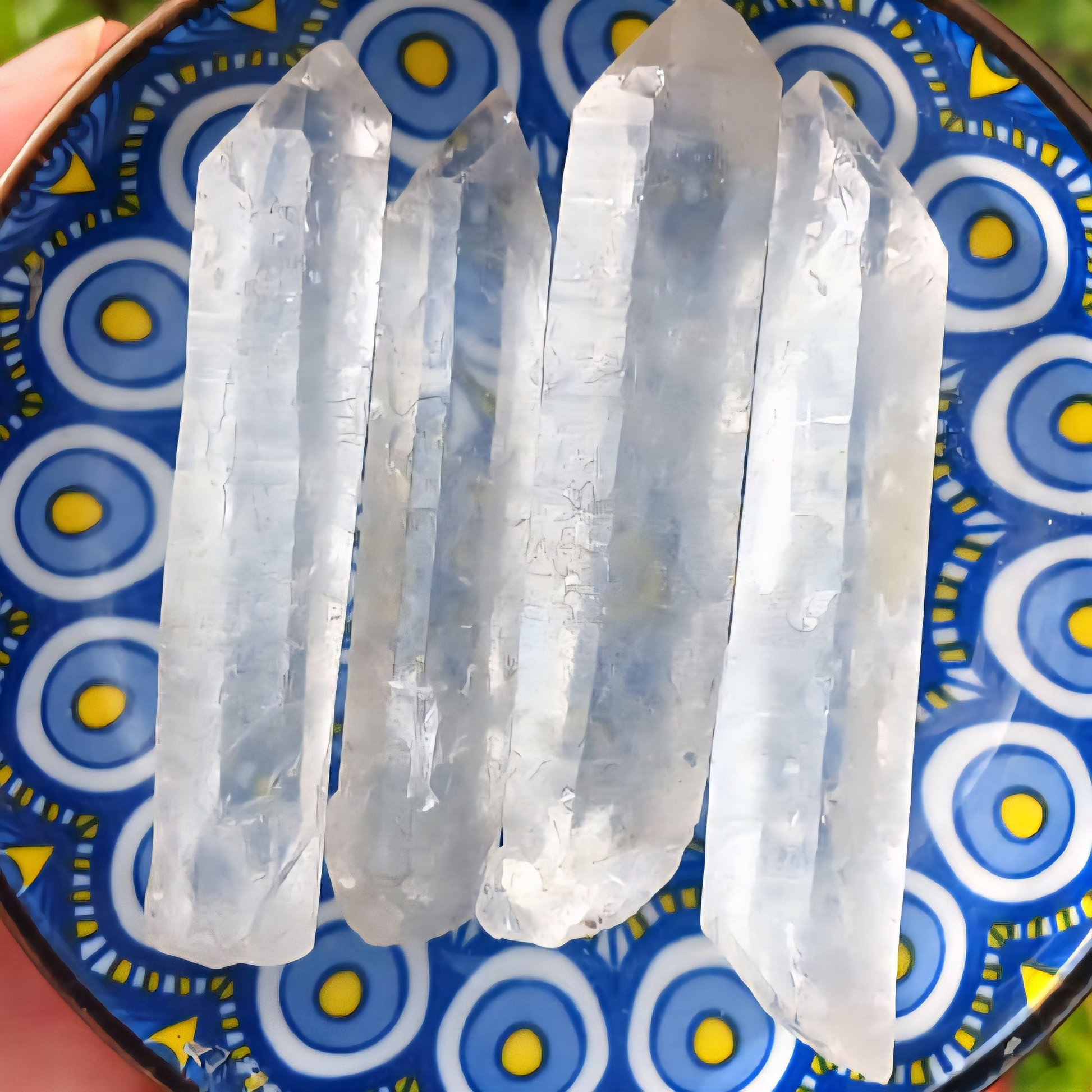 CLEAR QUARTZ POINT 6 - 7 CM
