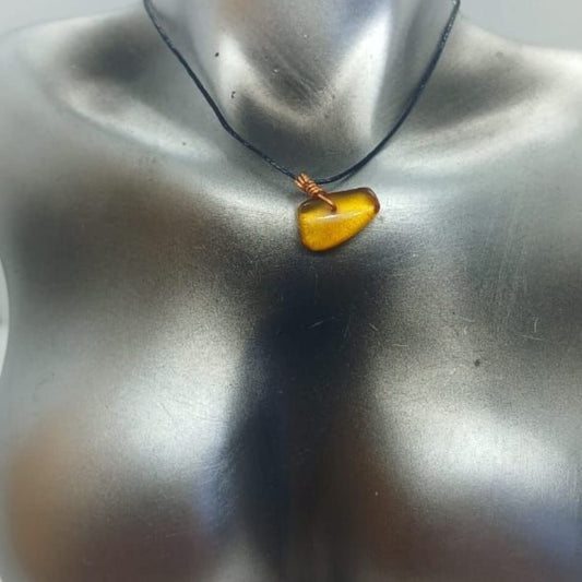 AMBER PENDANT NECKLACE