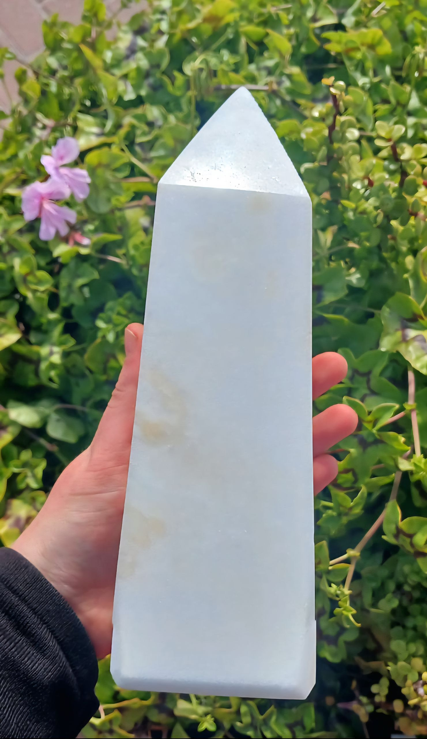 WHITE ARAGONITE POLISHED POINT