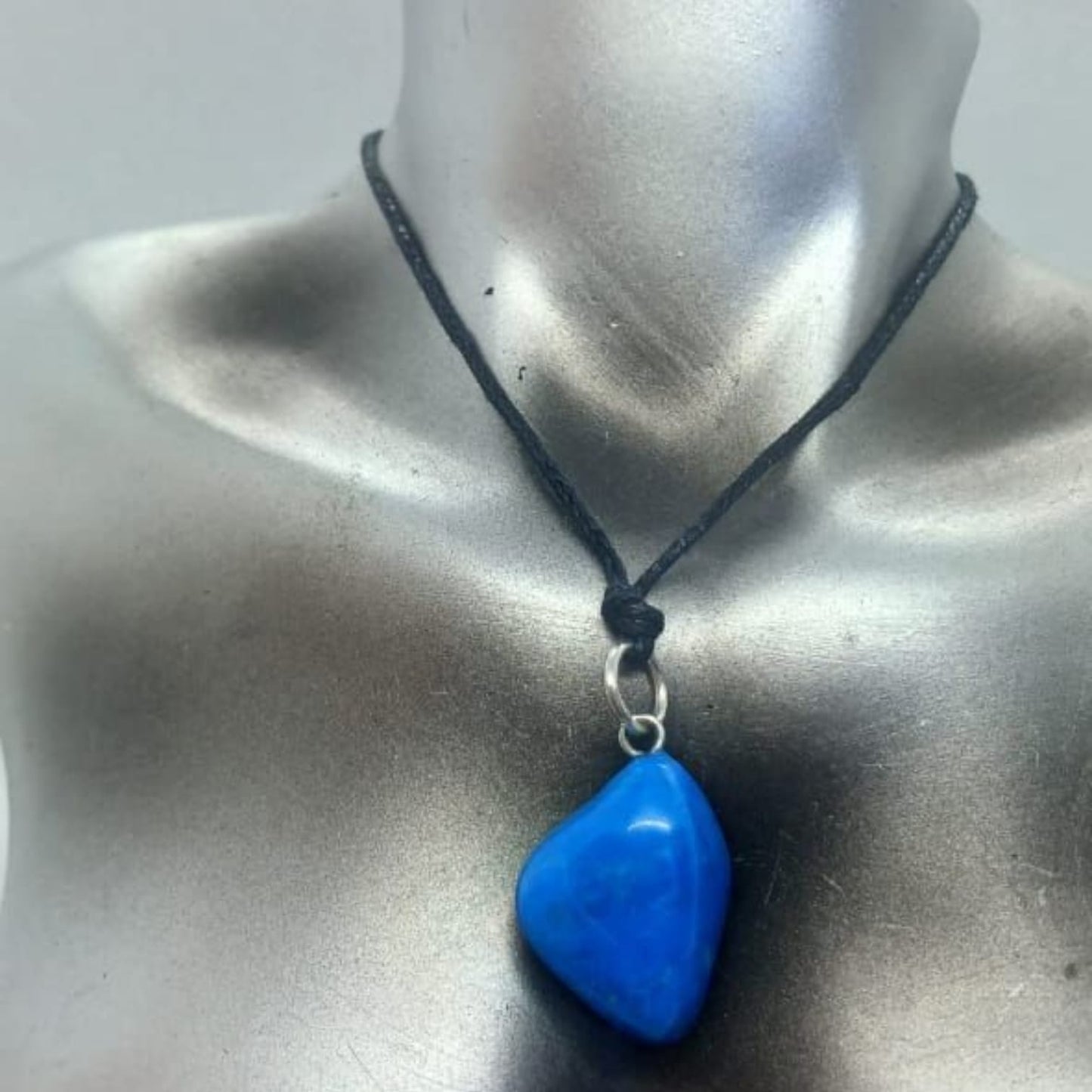 HOWLITE PENDANT NECKLACE (IMITATION TURQOUISE)