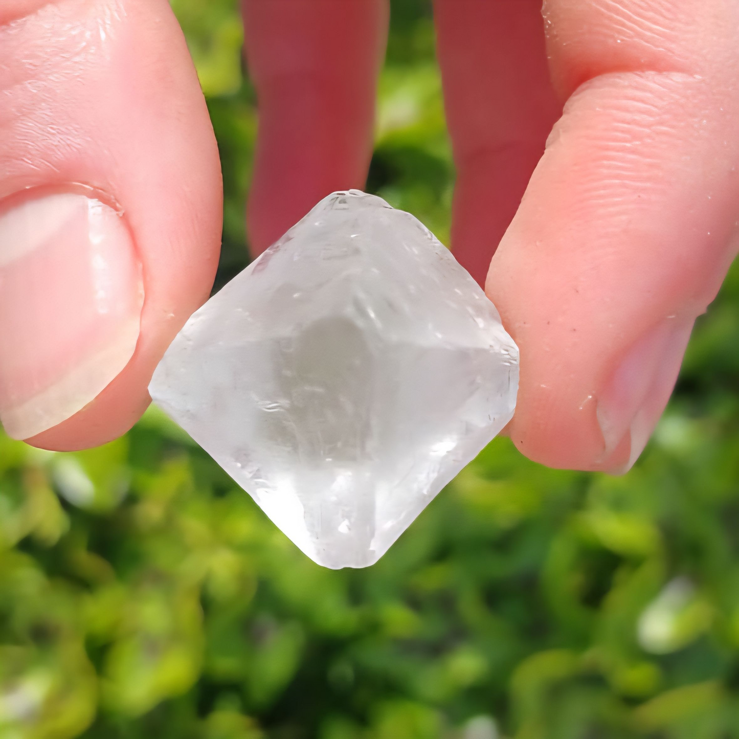OCTAHEDRAL FLOURITE MEDIUM