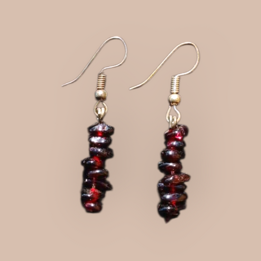 GARNET CHIPS EARRINGS 