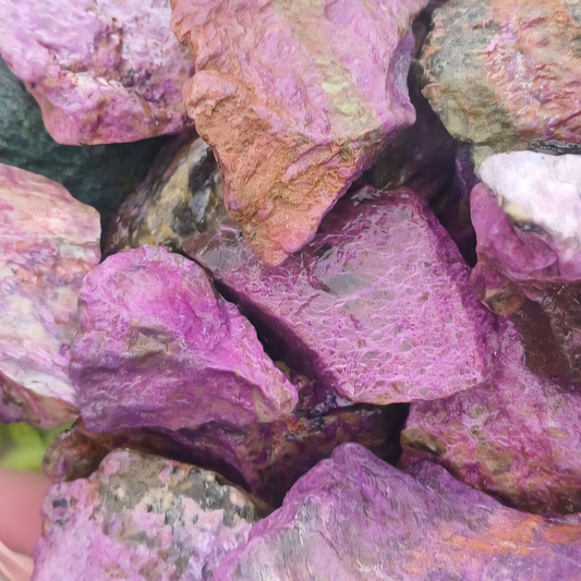 STICHTITE AND SERPENTINE (ATLANTASITE) RAW