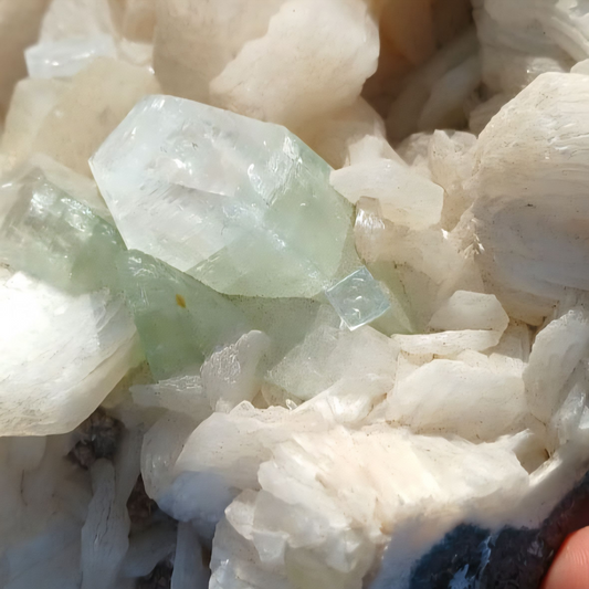 APOPHYLLITE & STILLBITE CLUSTER 18CM