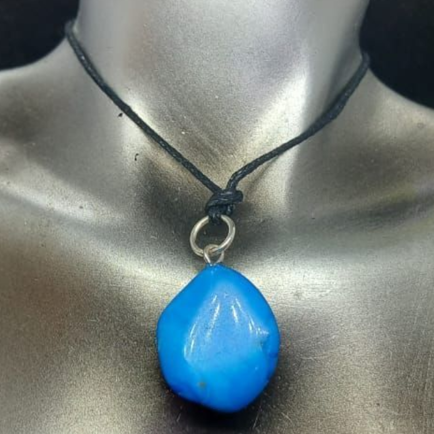 HOWLITE (IMITATION TURQUOISE) NECKLACE 