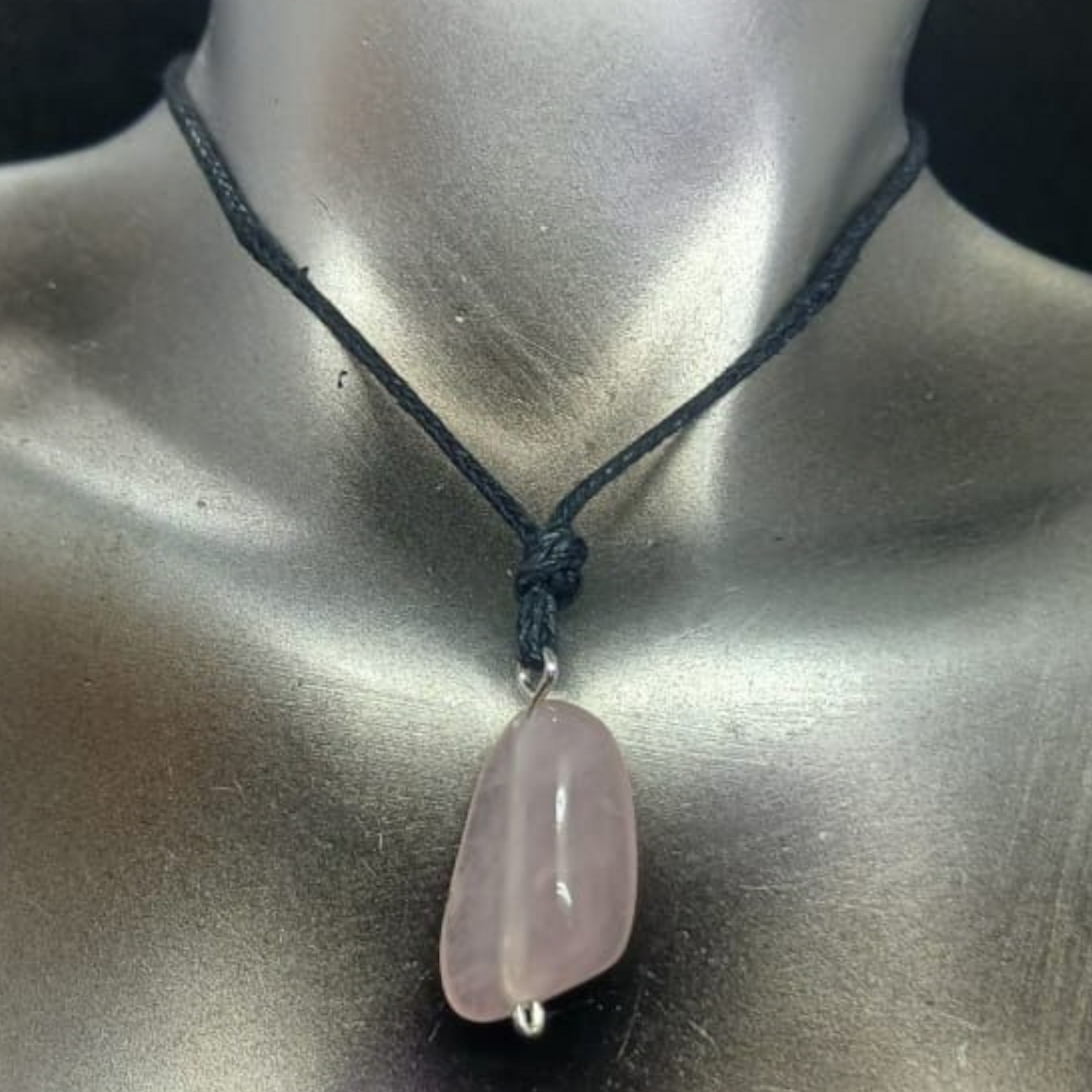ROSE QUARTZ PENDANT NECKLACE 