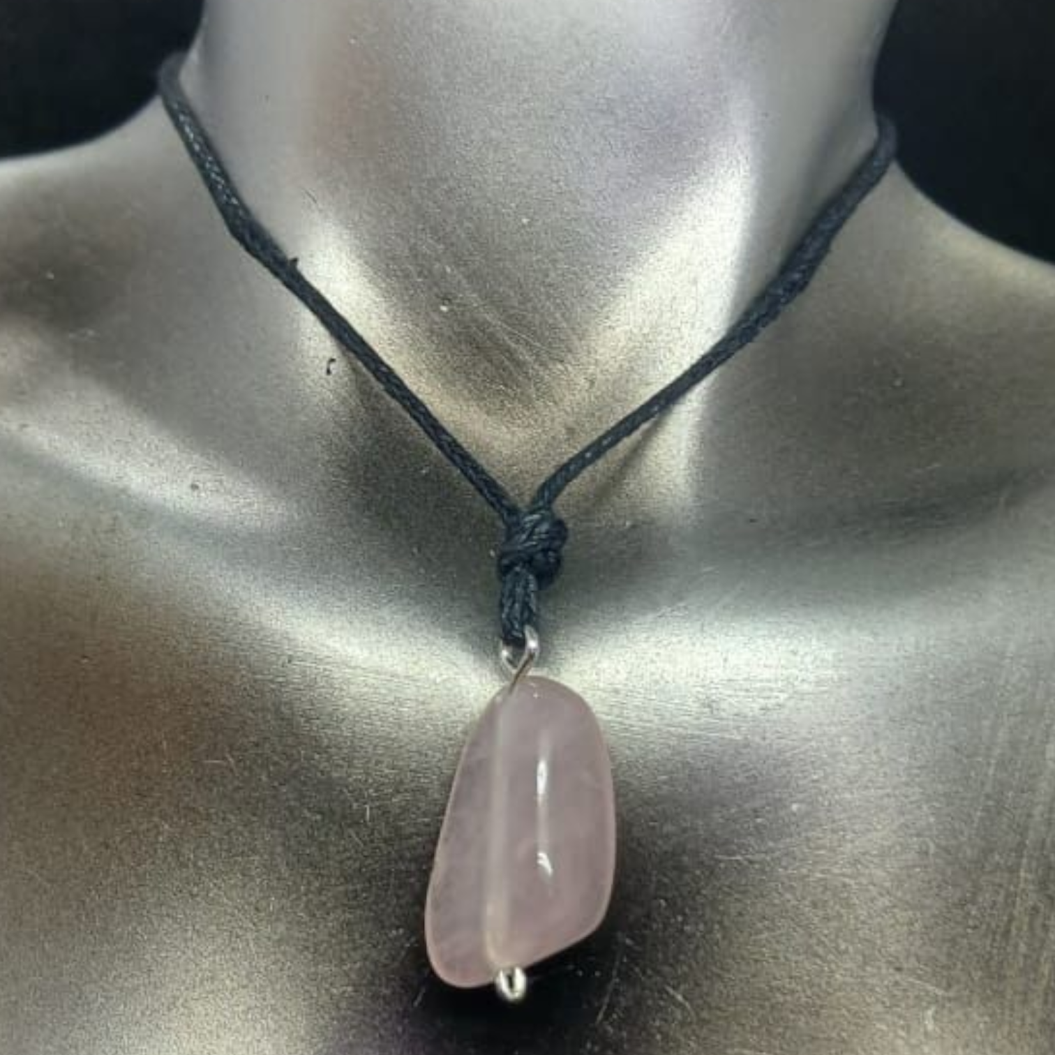 ROSE QUARTZ PENDANT NECKLACE 