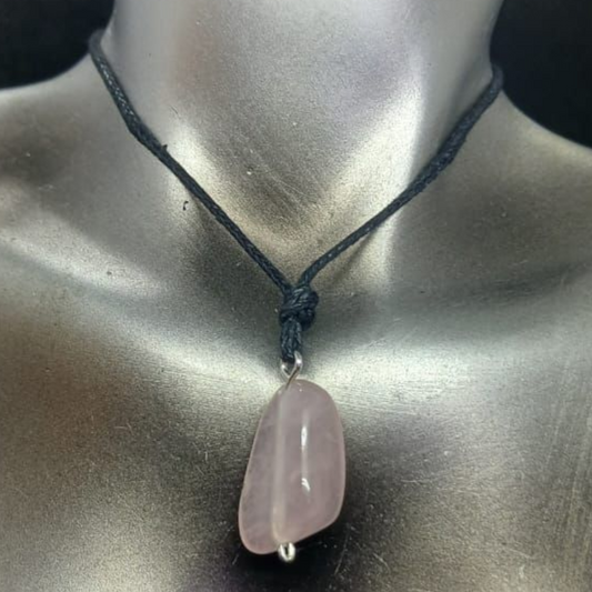 ROSE QUARTZ PENDANT NECKLACE 