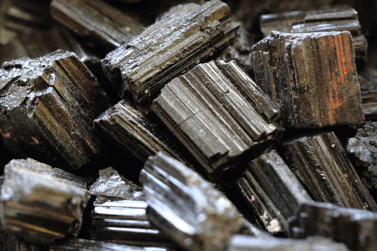 BLACK TOURMALINE RAW (SCHROL)